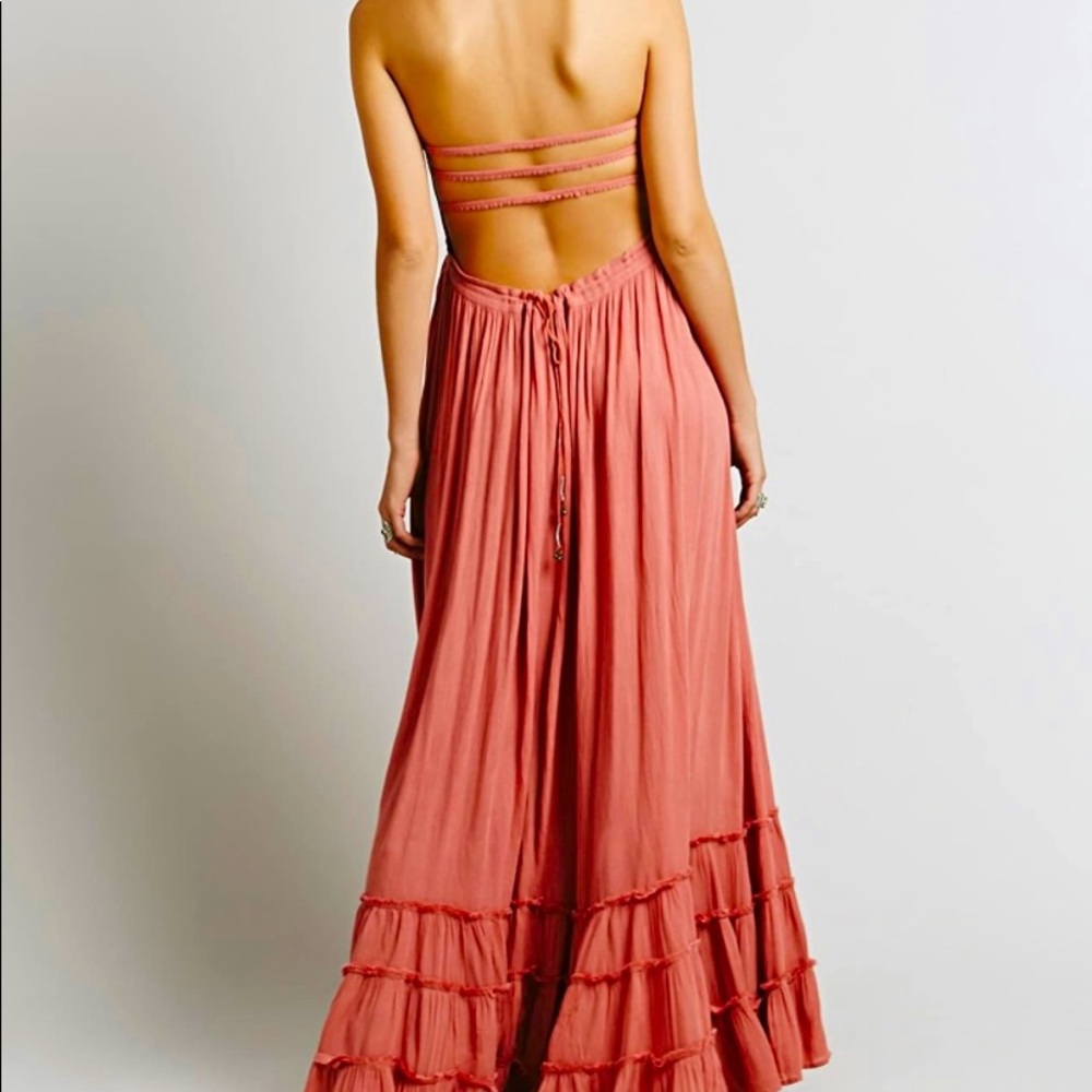 R Vivimos backless maxi dress. Ties at neck and waist. Flattering and beautiful.